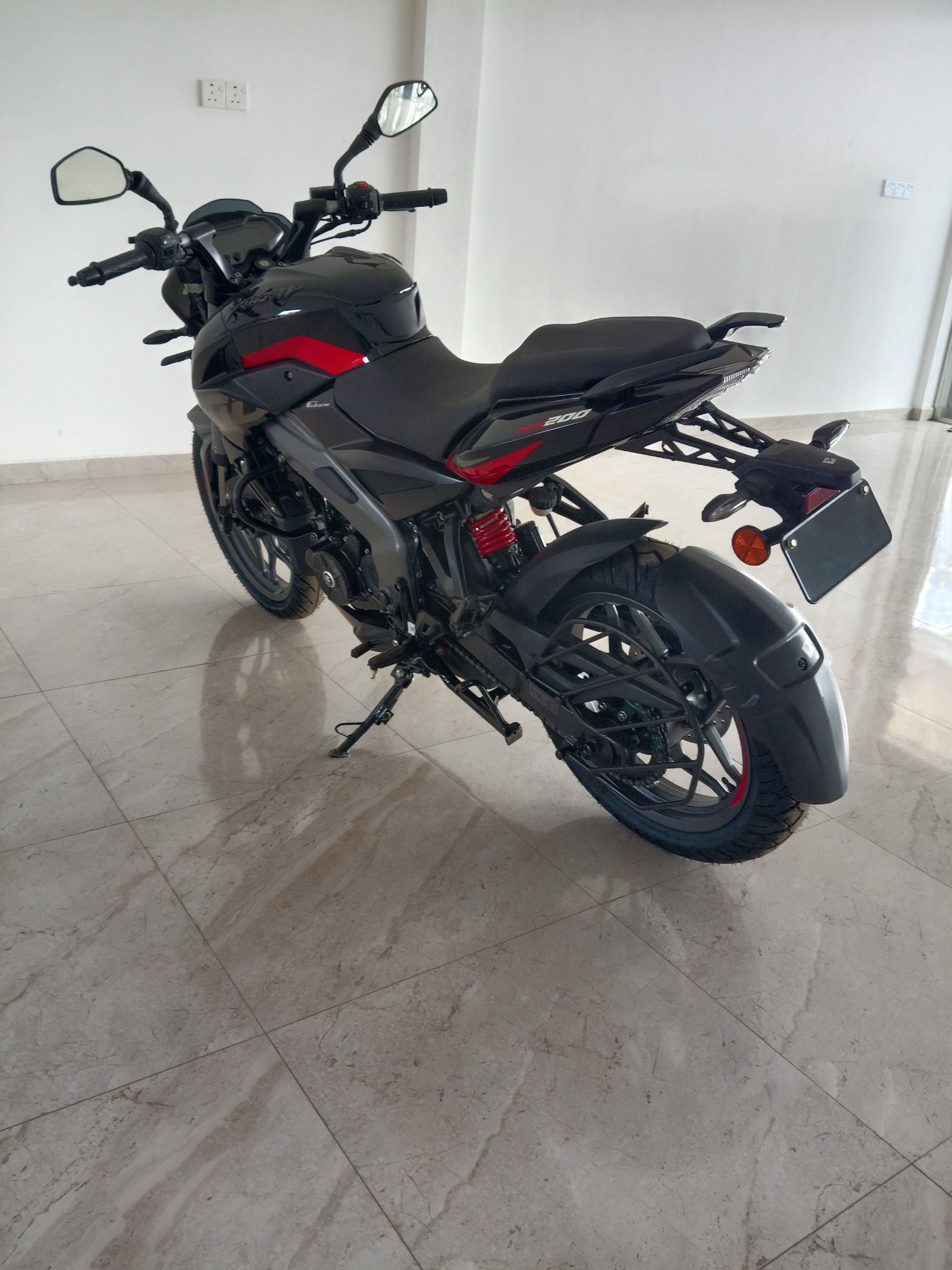 Bajaj Ns 200