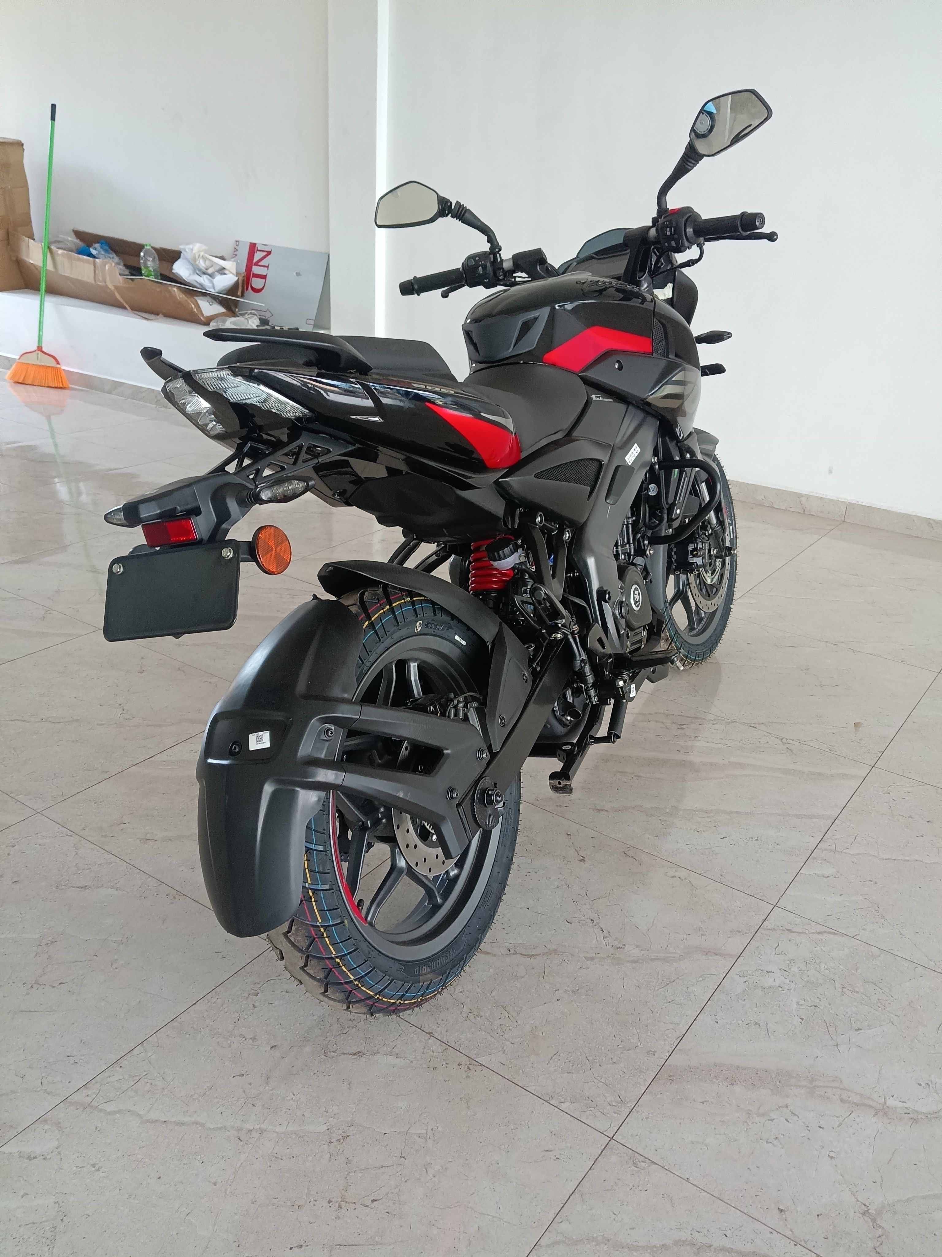 Bajaj Ns 200