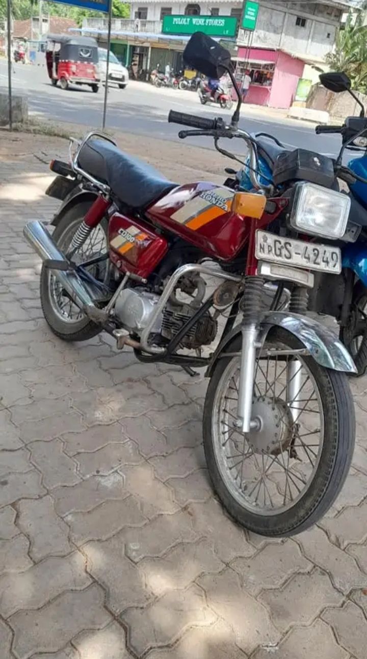 Hero honda CD 100