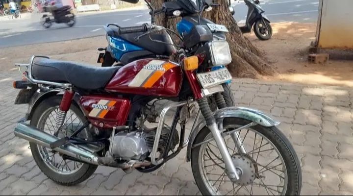 Hero honda CD 100