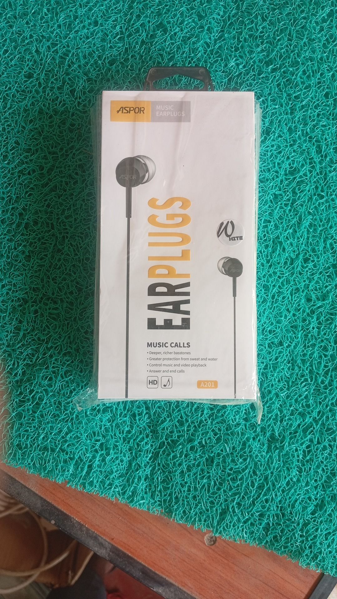Ear plug head phone