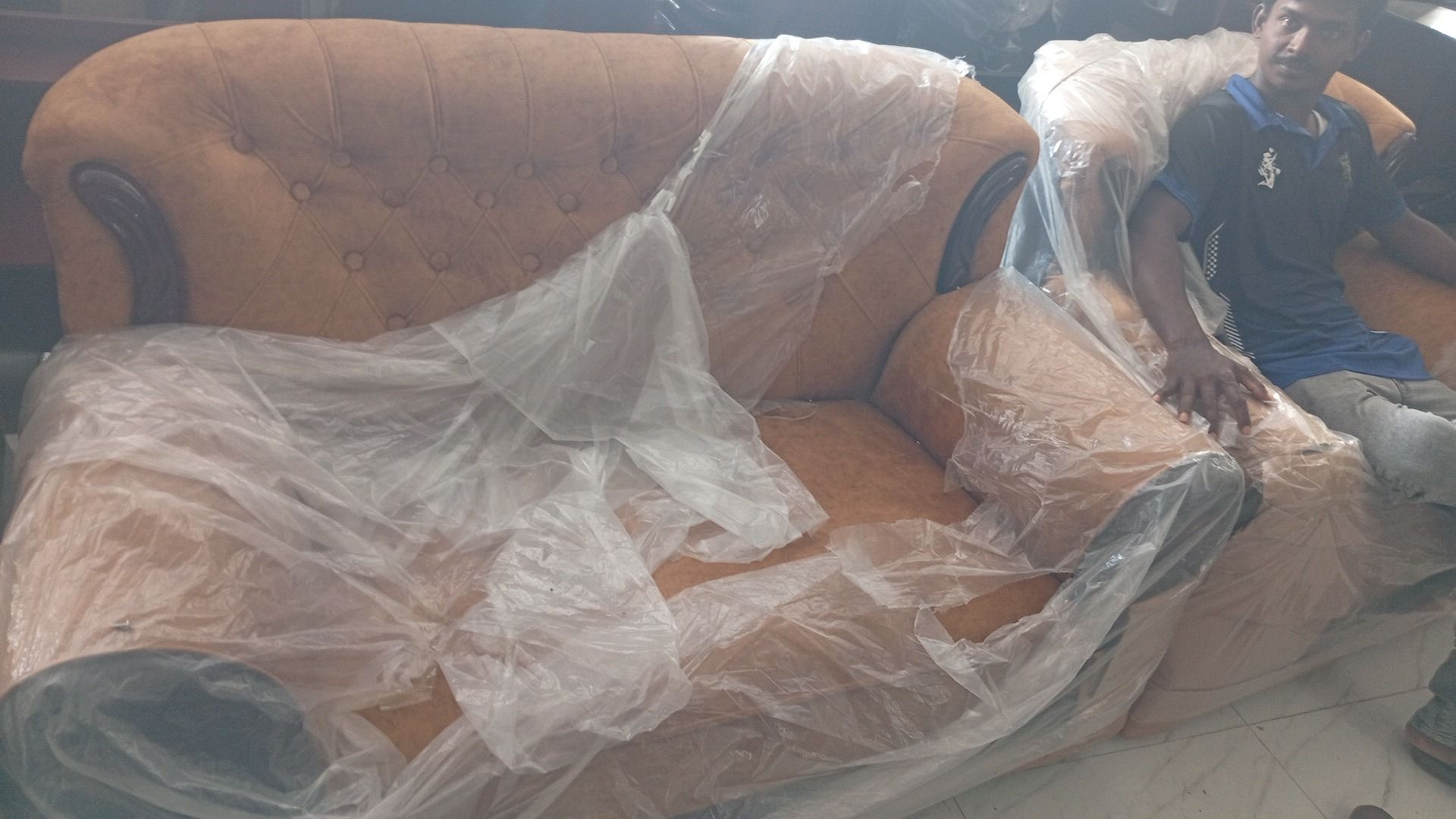 Thamro sofa